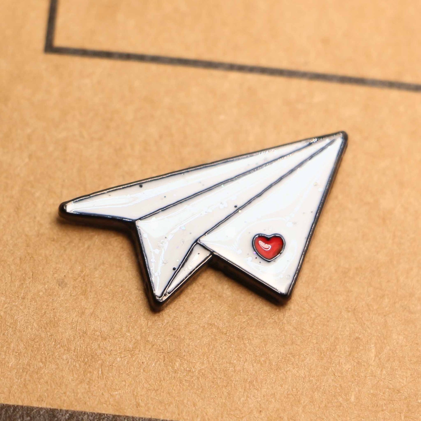 Pin - Avión de Papel - Corazón Rojo - Brillante - Otros