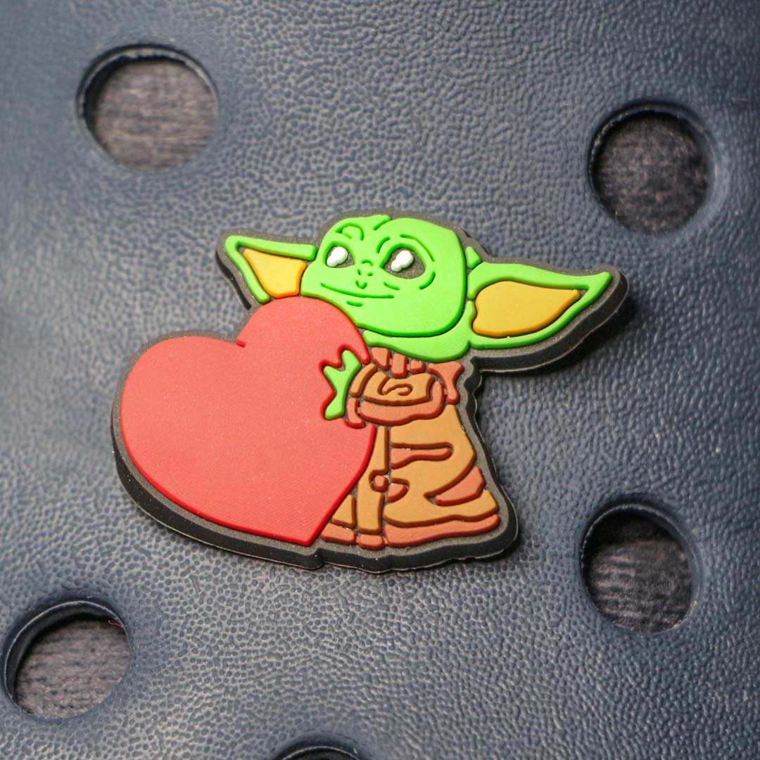 Pin Baby Yoda Corazón - Crocs