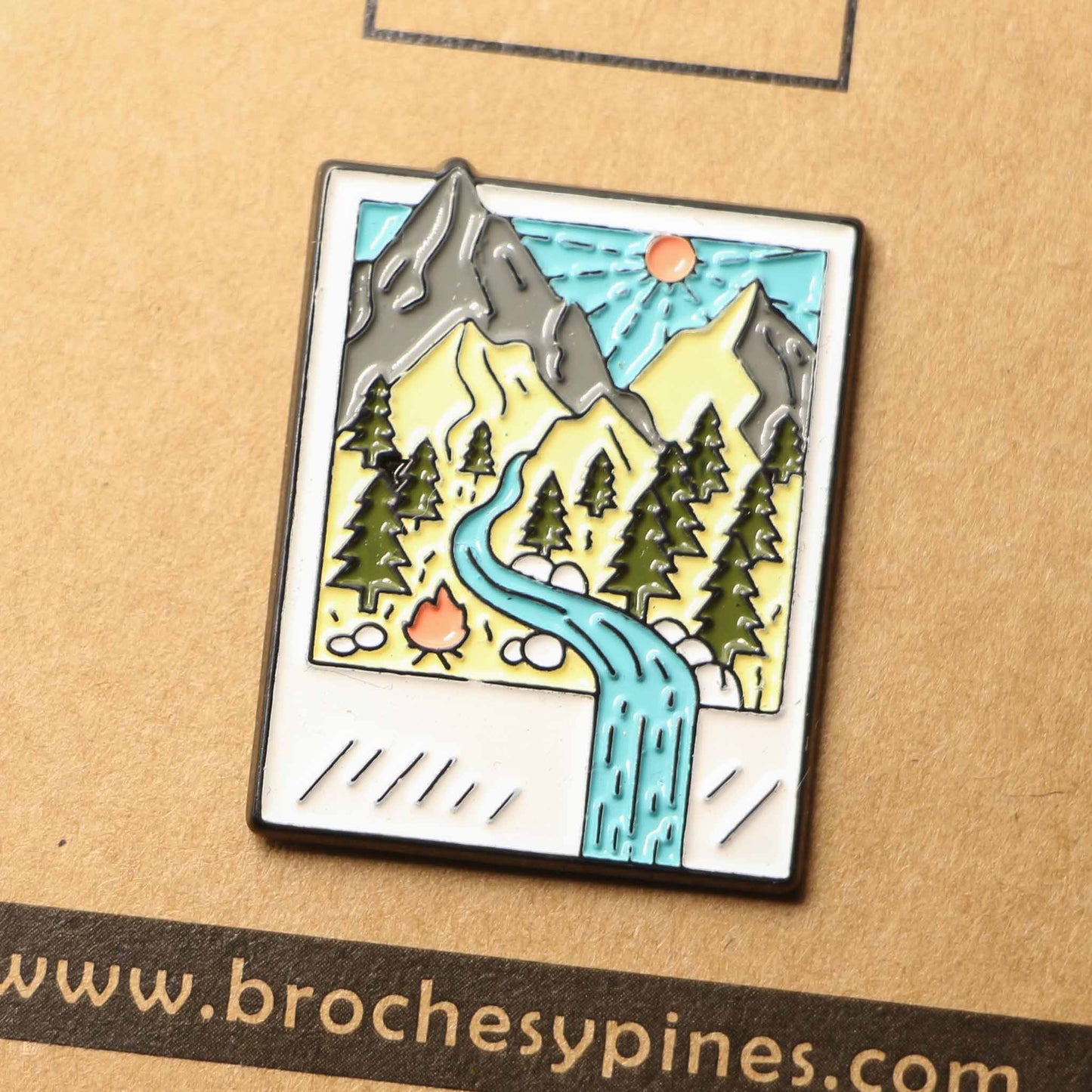 Pin Montañas - Rectangular - Vida al Aire Libre